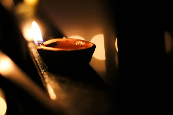 Diya Está Brilhando Chama Com Ajuda Óleo Festival Diwali — Fotografia de Stock