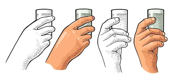 Mãos a segurar vodka de vidro. Gravura vectorial vintage — Vetor de Stock