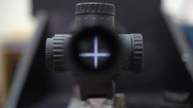 Tüfek optik görüş kumaşı. Birinci şahıs görüşünden av manzarası