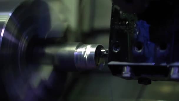Logam ingot di Aluminium pengecoran. Billet untuk profil produksi aluminium di pabrik metalurgi — Stok Video