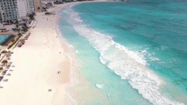 Zona Hotelera 'nın Zona Hotelera, Isla Mujeres ve Meksika' nın Cancun bölgesinin insansız hava aracı görüntüleri.