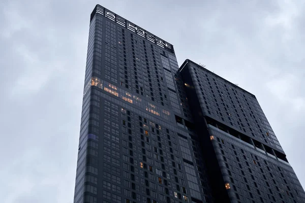 Parte Superior Edifício Ashton Chula Silom Com Luzes Nas Janelas — Fotografia de Stock