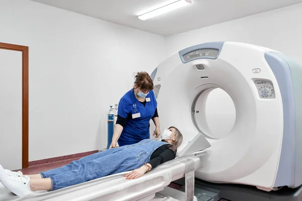 Patient Lying Scan Machine Net Doctor Hospital — Stock Photo, Image