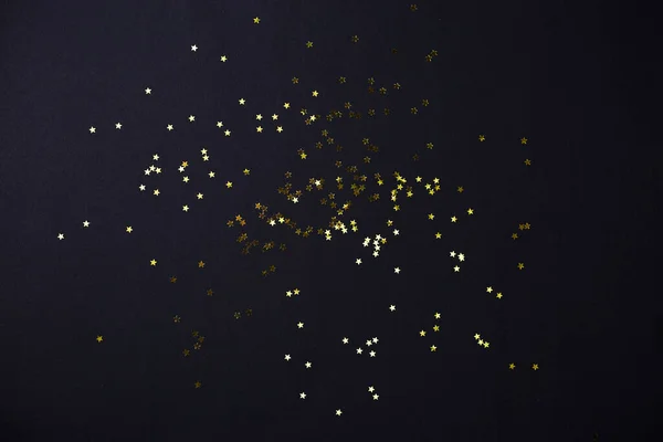 Koyu arkaplanda Noel altın madalyası