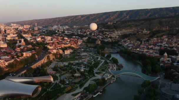 Imágenes Aéreas Vídeo Del Centro Ciudad Tiflis Drone Vuela Por — Vídeos de Stock