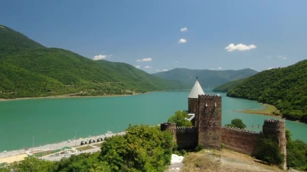 Aerial View Church Tower Ananuri Fortress Complex Overlooking Zhinvali Reservoir — Vídeo de stock