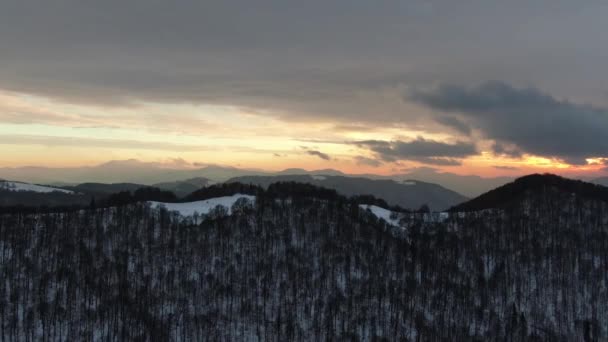 Вид Беспилотника Закате Зимних Горах Карпаты Украина — стоковое видео