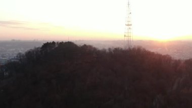 Lviv 'deki Yüksek Kale. Ukrayna. Gün batımı.