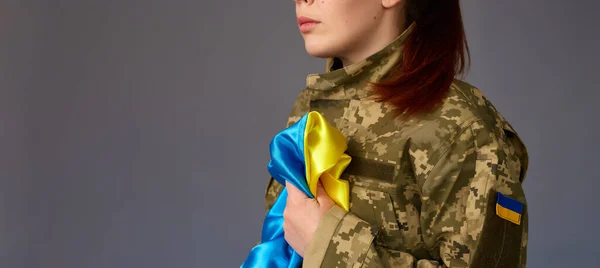 Mulher Ucraniana Uniforme Militar Pronta Para Defender Sua Pátria Forças — Fotografia de Stock