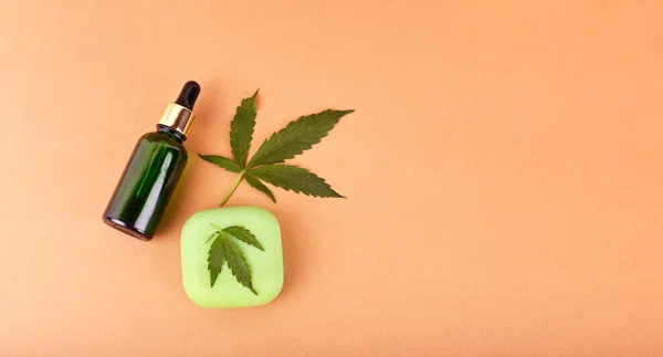Sabão Cbd Feito Mão Óleo Essencial Cannabis Folha Verde Cosmético — Fotografia de Stock