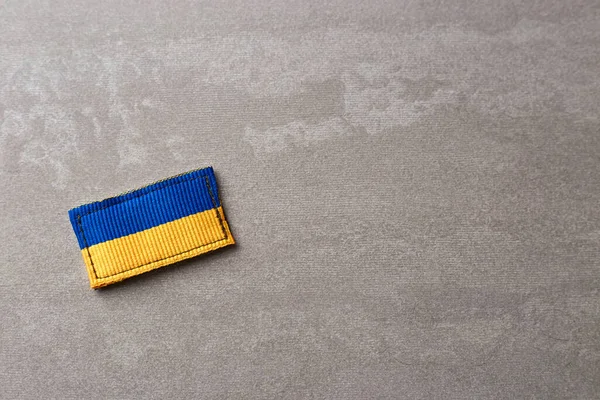 Cores Bandeira Nacional Ucraniana Fundo Betão Tecido Cores Amarelas Azuis — Fotografia de Stock