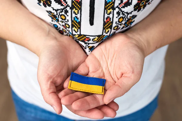 Female Traditional Ukrainian Clothes Hold Hands Ribbon Ukrainian Flag — Stock Photo, Image
