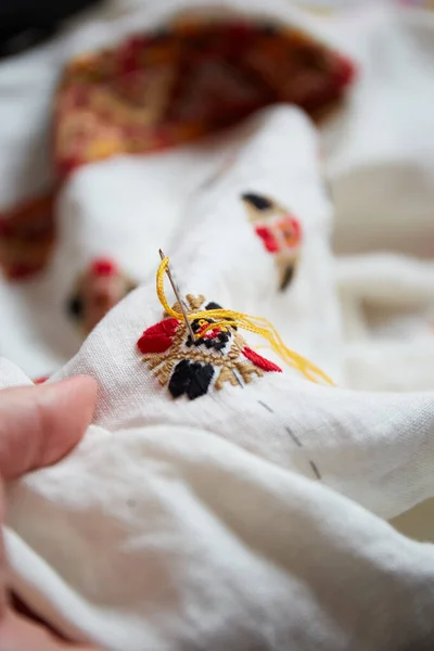 Prozess Der Schaffung Traditioneller Ukrainischer Kleidung Traditionelle Ukrainische Handarbeit Auf — Stockfoto