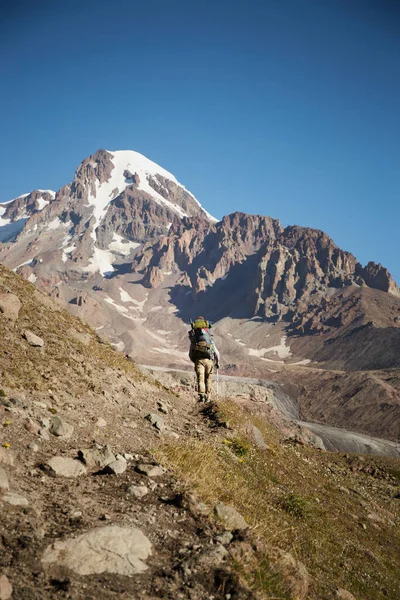 Mountaineering Hiking Equipment Way Meteostation Kazbek Georgia Mount Kazbek Alpinist — Zdjęcie stockowe