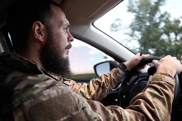 Ukrainian Soldier Drive Civilian Car Focused Road — Foto de Stock