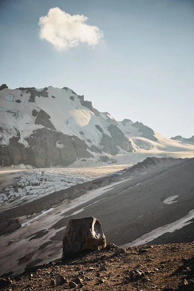 Caucasian Mountains Kazbeg Base Camp Meteostation Kazbek Georgia Mount Kazbek — Zdjęcie stockowe