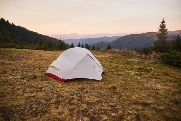 White Tent Meadow View Mountain Range Carpathian Mountain Ukraine Walking — Stockfoto