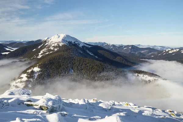 Mount Sunyak Sea Fog Winter Mountains Sunny Day Snow Covered — Zdjęcie stockowe