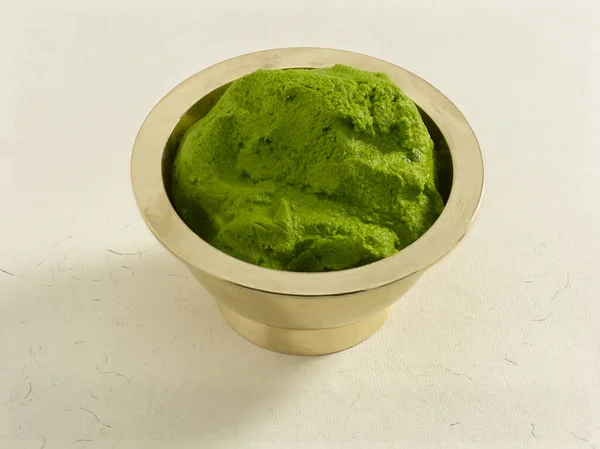 Bitkisel şifa için Ayurvedik neem macunu