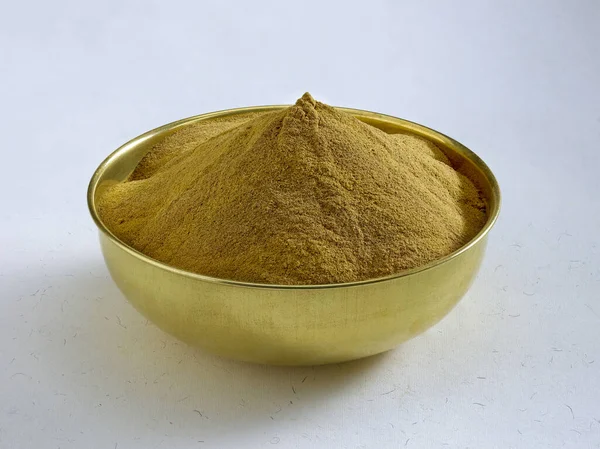 Çeşitli otların Ayurvedik tozu