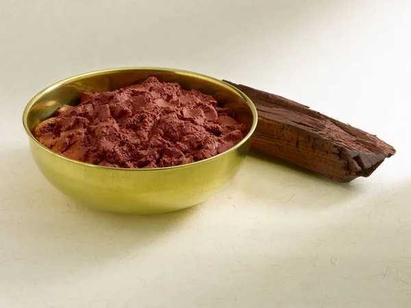 Cilt bakımı için Ayurvedic kırmızı sandal ağacı macunu