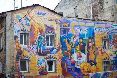 Lviv, Ukrayna - 5 Mart 2014: Binada sokak sanatı