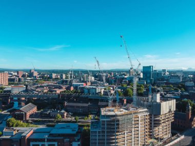 Manchester Şehir Merkezi İHA Hava Görüntüsü İnşaat Gökyüzü