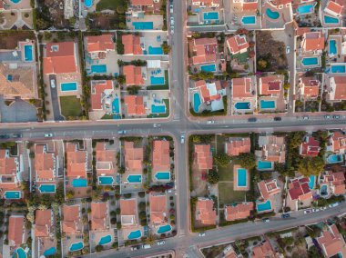 İnsansız Hava Aracı Havuz Evleri İspanya Balear Adası Menorkası