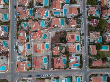 İnsansız Hava Aracı Havuz Evleri İspanya Balear Adası Menorkası