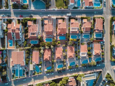 İnsansız Hava Aracı Havuz Evleri İspanya Balear Adası Menorkası