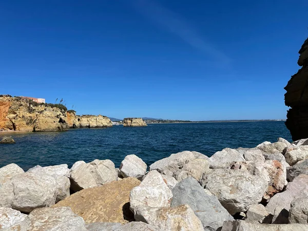 푸르스름 해수와 도나아 해변은 포르투갈의해 있습니다 포르투갈의 라고스에 아름다운 도라아나 — 스톡 사진