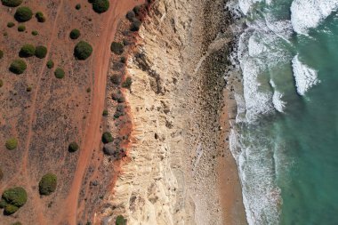 Hava manzaralı balıkçılar Portekiz 'e doğru yol alıyorlar Porto Bayan Praia da Luz plajı Rocha Negra