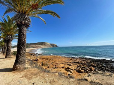 Hava manzaralı balıkçılar Portekiz 'e doğru yol alıyorlar Porto Bayan Praia da Luz plajı Rocha Negra