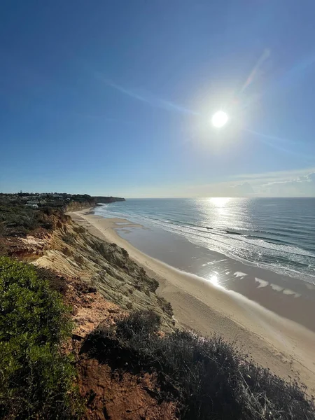 Hava manzaralı balıkçılar Portekiz 'e doğru yol alıyorlar Porto Bayan Praia da Luz plajı Rocha Negra