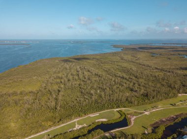 golf sahasının havadan görünümü