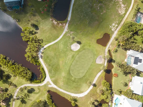 golf sahasının havadan görünümü