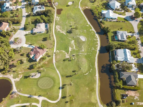 golf sahasının havadan görünümü