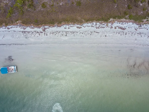 Ovanifrån Vacker Strand Flygdrönare Skott Turkos Havsvatten Stranden Utrymme För — Stockfoto