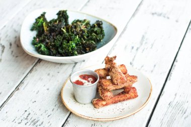 Tam İngiliz kahvaltısı pastırma, sosis, sahanda yumurta, Kuru fasulye ve mantar ile.