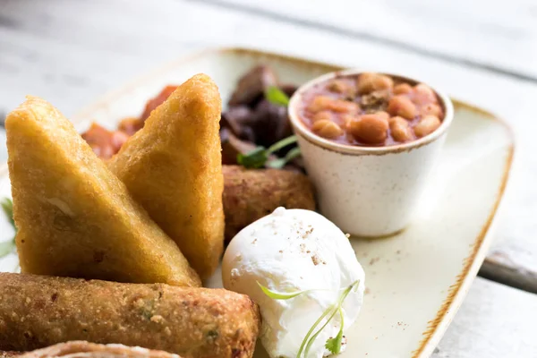 Yumurtalı tost ve yumurtalı sandviç. 
