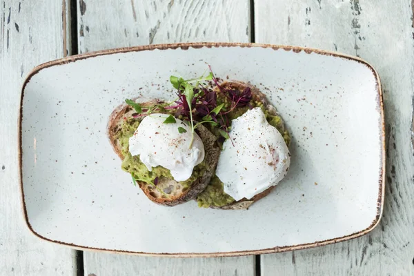 Yumurtalı tost ve yumurtalı sandviç. 
