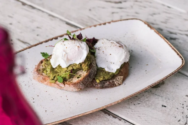 Yumurtalı tost ve yumurtalı sandviç. 