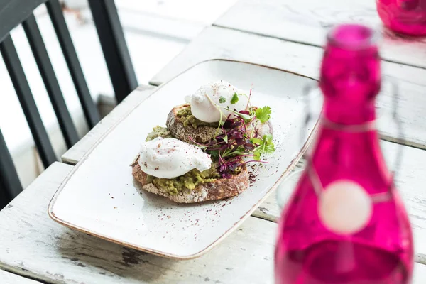 Yumurtalı tost ve yumurtalı sandviç. 
