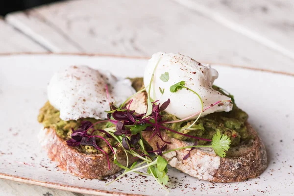 Yumurtalı tost ve yumurtalı sandviç. 