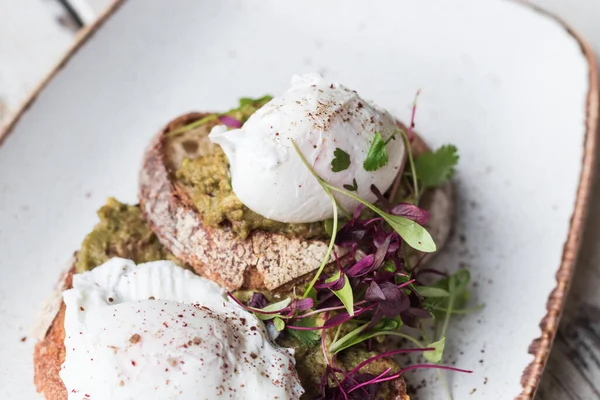 Yumurtalı tost ve yumurtalı sandviç. 