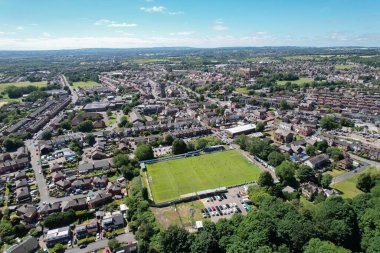 Futbol sahasının insansız hava aracı görüntüsü, İngiltere, Skuna Stadyumu, Atherton Collieries