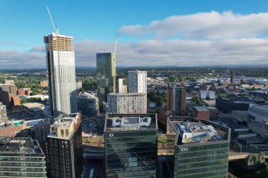 Manchester Şehir Merkezi Drone Hava Görüntüsü Yapı Üstü İnşaat Skyline İnşaat Mavi Gökyüzü 2022