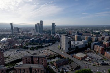 Manchester Şehir Merkezi Drone Hava Görüntüsü Binanın Üstü İnşaat Skyline İnşaat Mavi Gökyüzü Beetham Kulesi