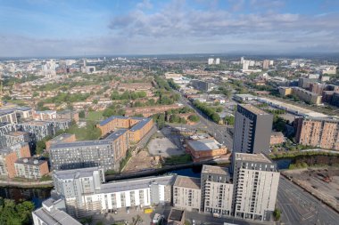 Manchester Şehir Merkezi Drone Havacılık Görünümü Binanın Üstü İnşaat Skyline İnşaat Mavi Gökyüzü Beetham Kulesi Apartman Ajansı 2022