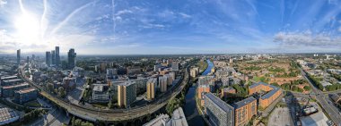 Manchester Şehir Merkezi Drone Havacılık Görünümü Binanın Üstü İnşaat Skyline İnşaat Mavi Gökyüzü Beetham Kulesi Apartman Ajansı 2022